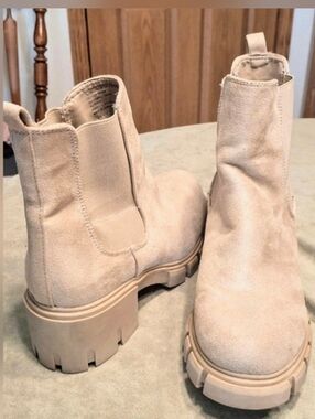 Madden Girl TESSA Chelsea Boots with Chunky Tread Sole